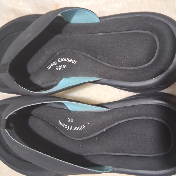 Men's Black and Blue Memory Foam Sandals - Picture 4 of 6